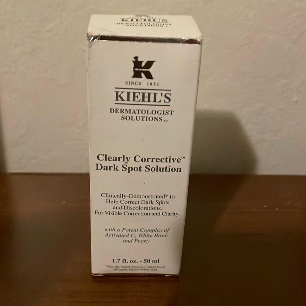 Kiehl’s clearly corrective dark spot solution